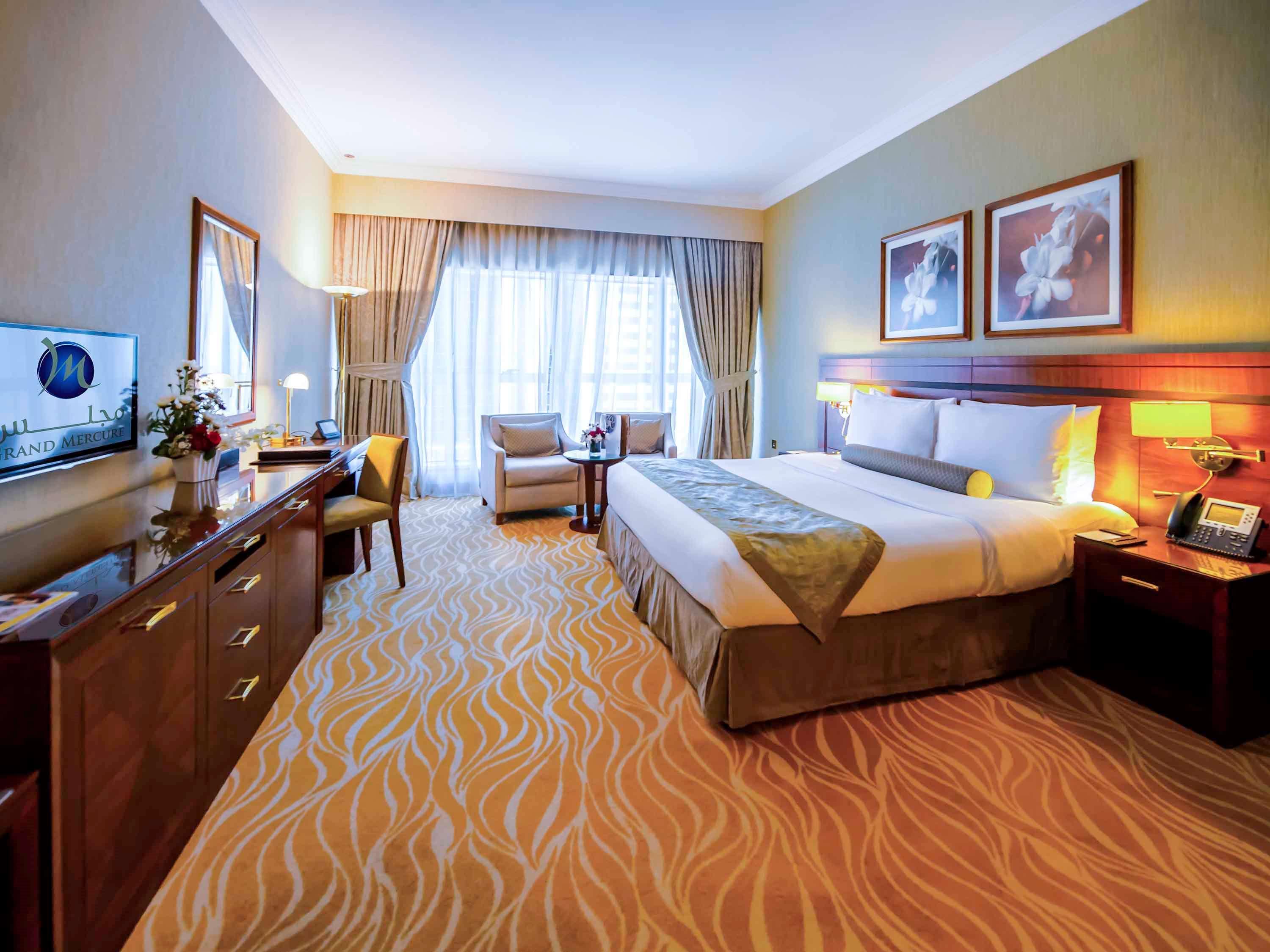 Grand Mercure Majlis Residences Abu Dhabi Eksteriør bilde A room at the Jumeirah Creekside Hotel