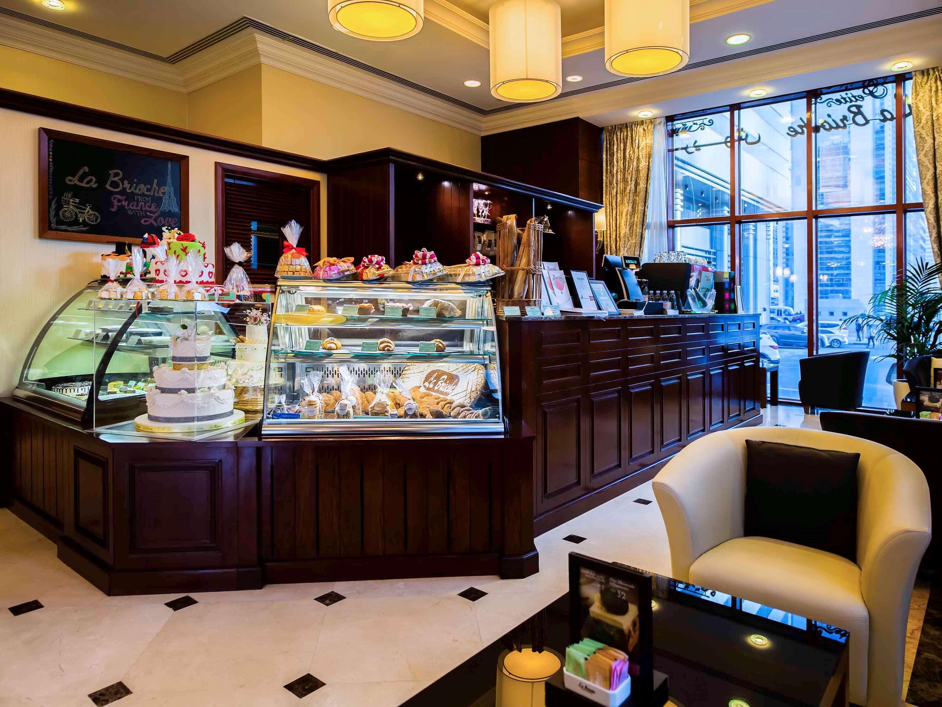 Grand Mercure Majlis Residences Abu Dhabi Eksteriør bilde The Café