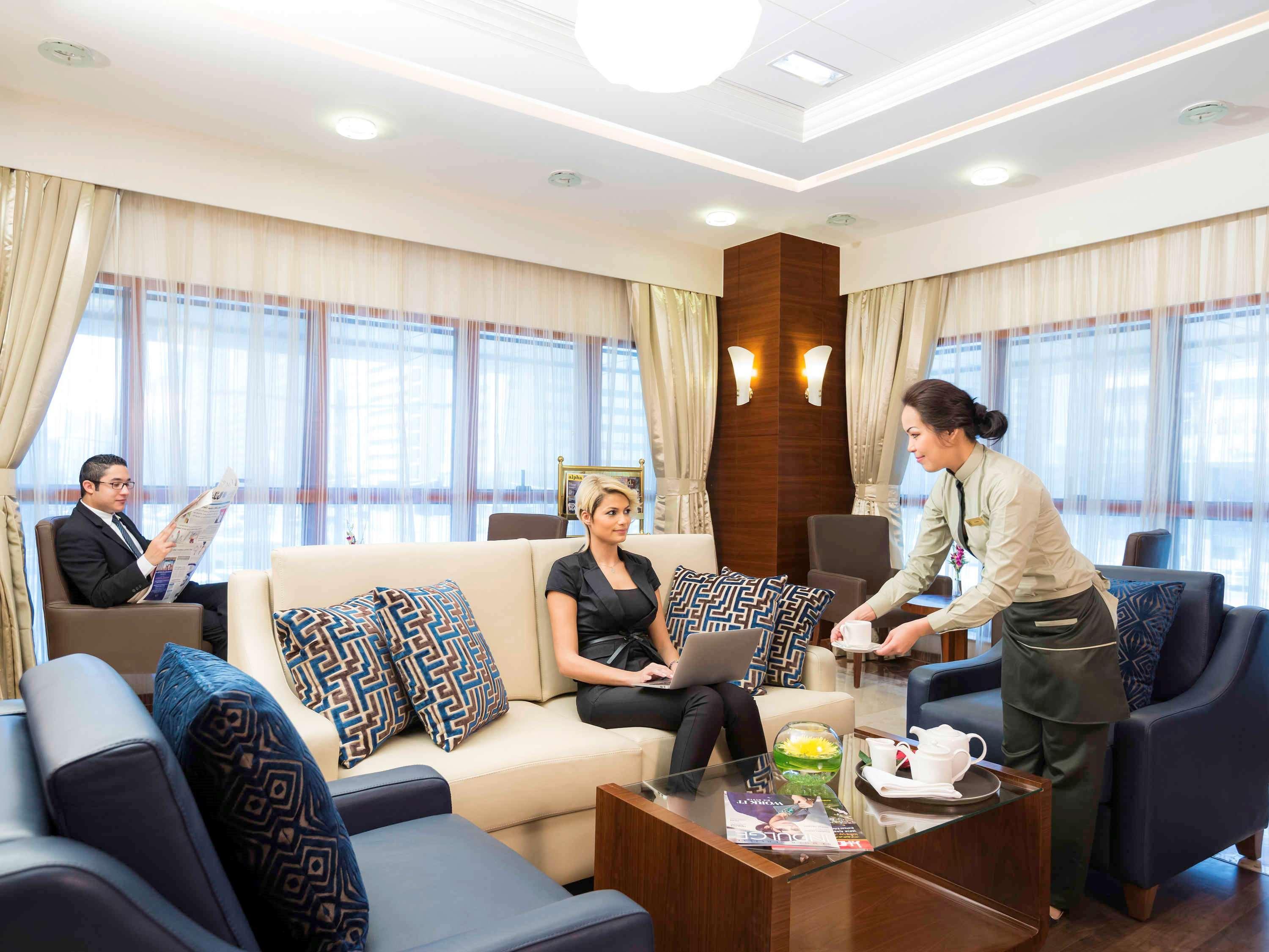 Grand Mercure Majlis Residences Abu Dhabi Eksteriør bilde A business lounge at the airport