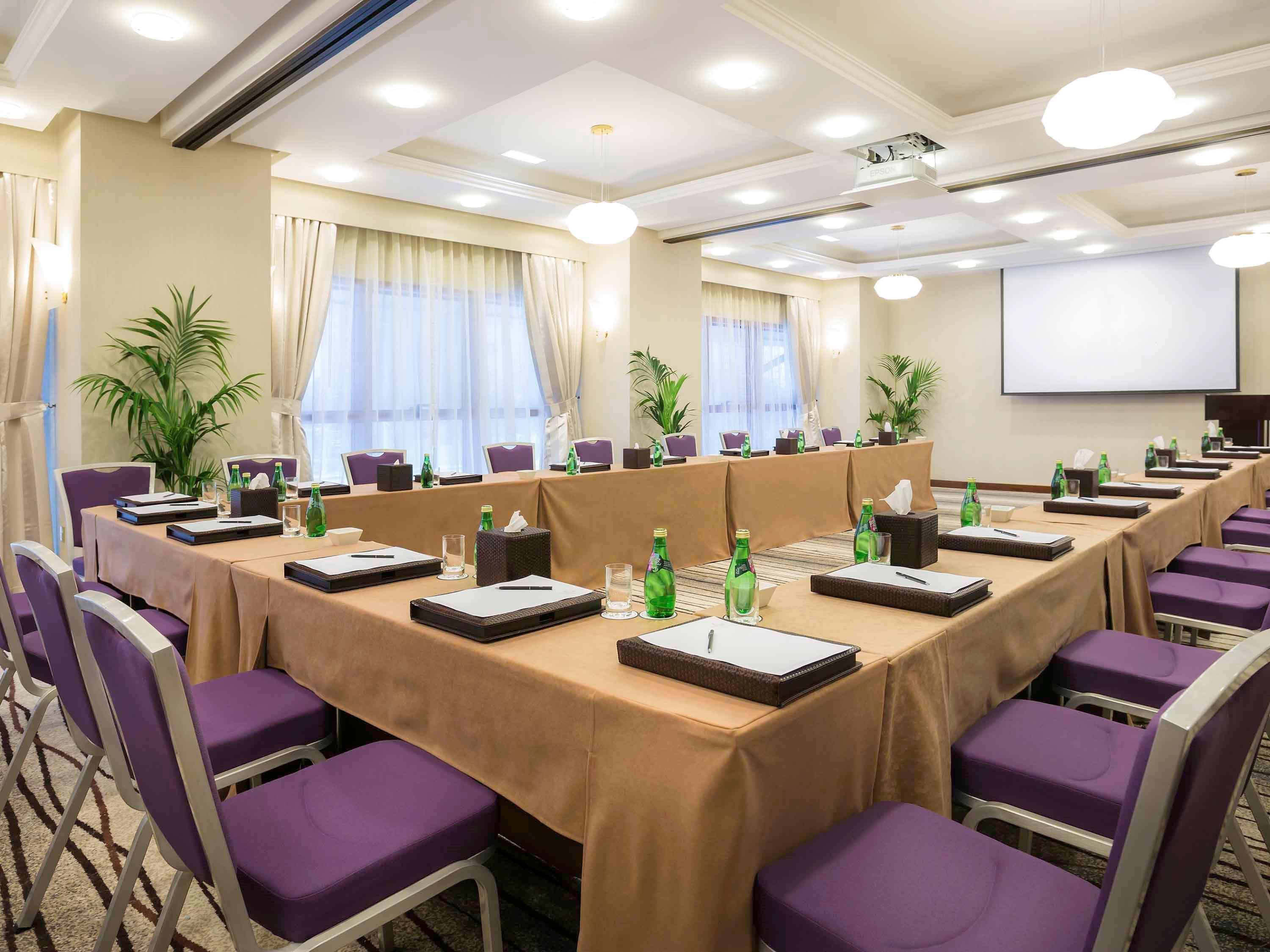 Grand Mercure Majlis Residences Abu Dhabi Eksteriør bilde Meeting room