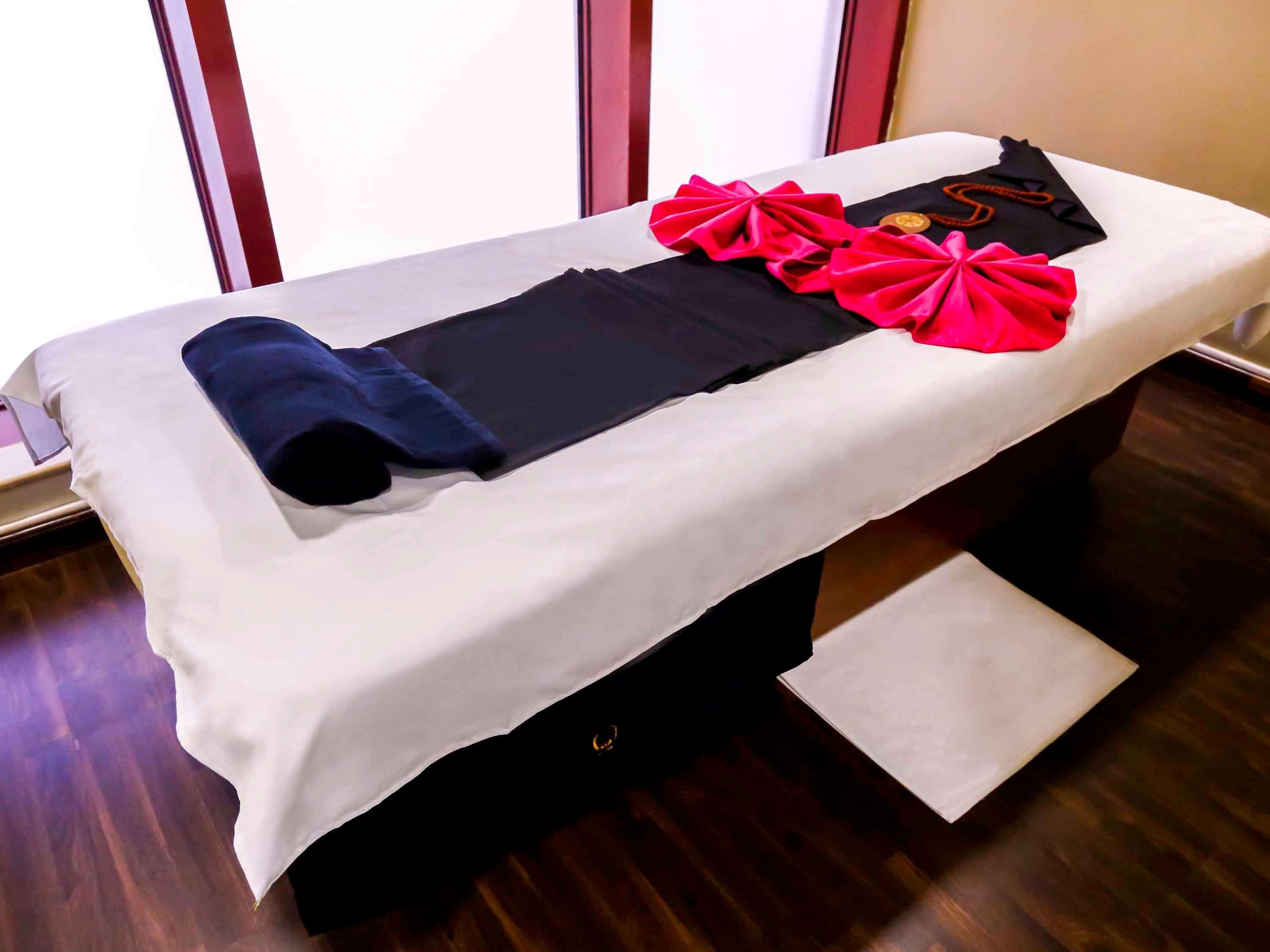 Grand Mercure Majlis Residences Abu Dhabi Eksteriør bilde A massage table
