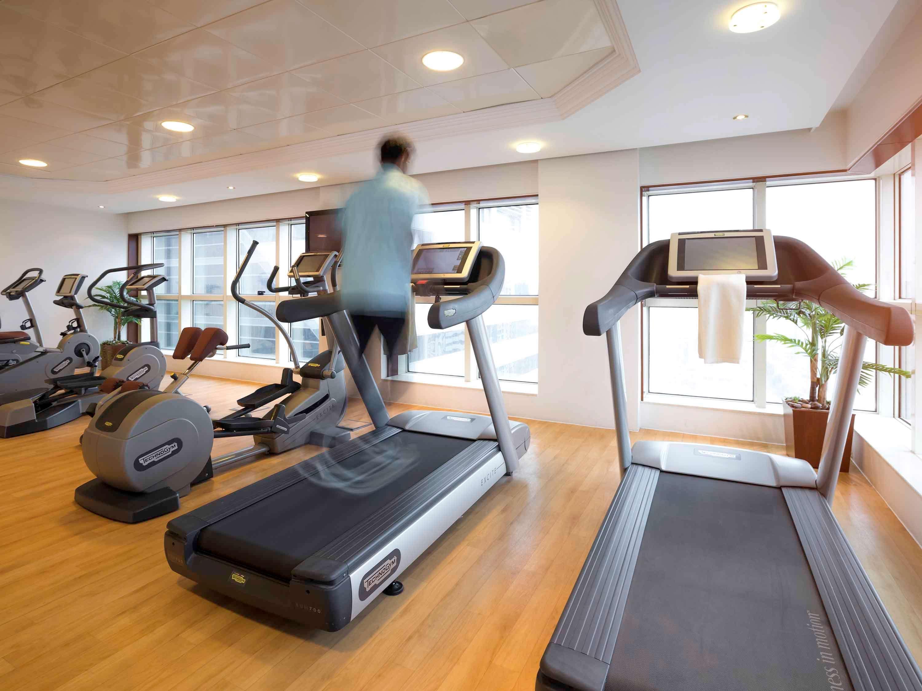 Grand Mercure Majlis Residences Abu Dhabi Eksteriør bilde A treadmill