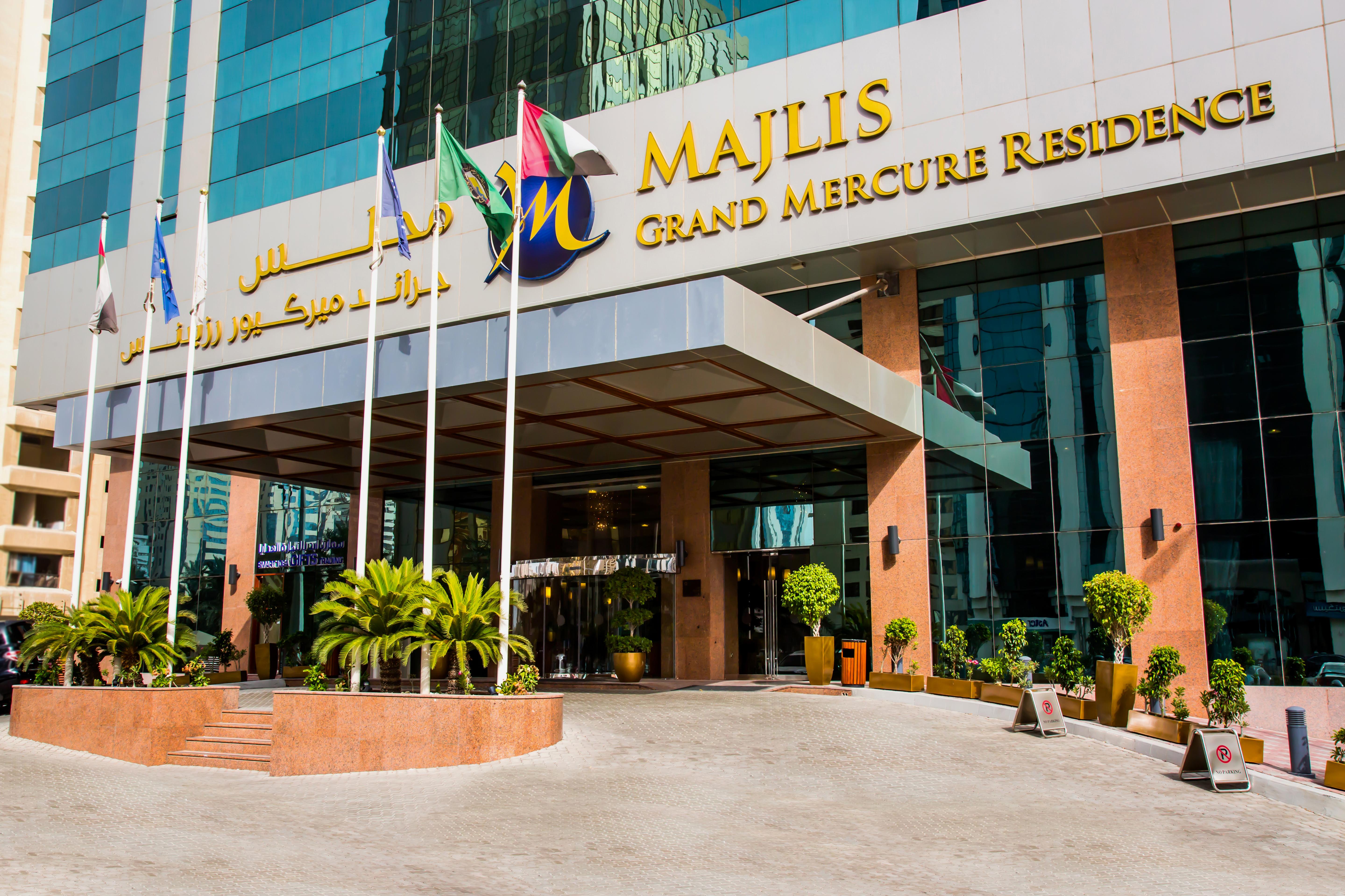 Grand Mercure Majlis Residences Abu Dhabi Eksteriør bilde Grand Mercure Hotel