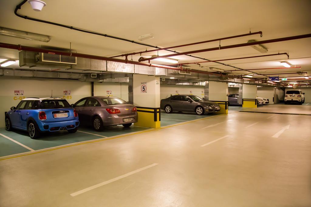 Grand Mercure Majlis Residences Abu Dhabi Eksteriør bilde The car park
