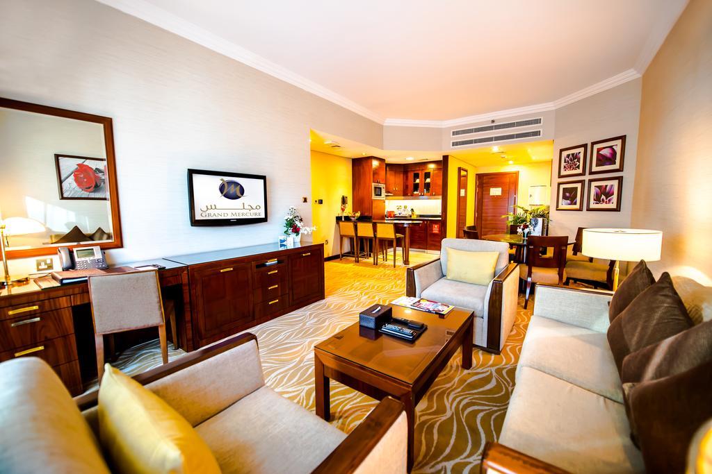 Grand Mercure Majlis Residences Abu Dhabi Eksteriør bilde A suite at Jumeirah Creekside