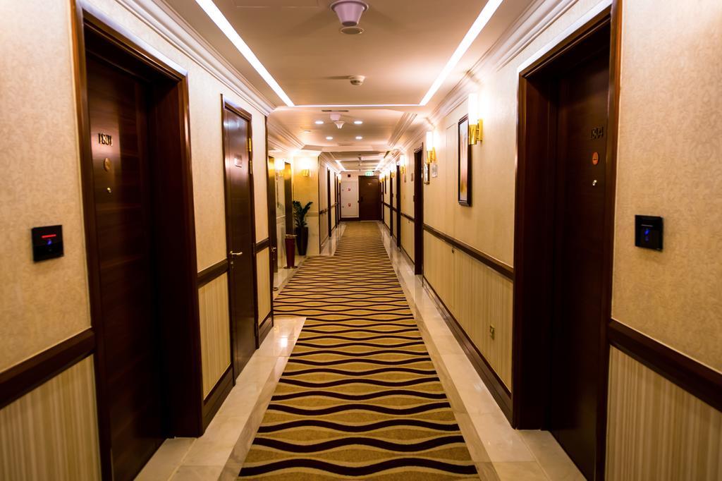 Grand Mercure Majlis Residences Abu Dhabi Eksteriør bilde A corridor in a hotel