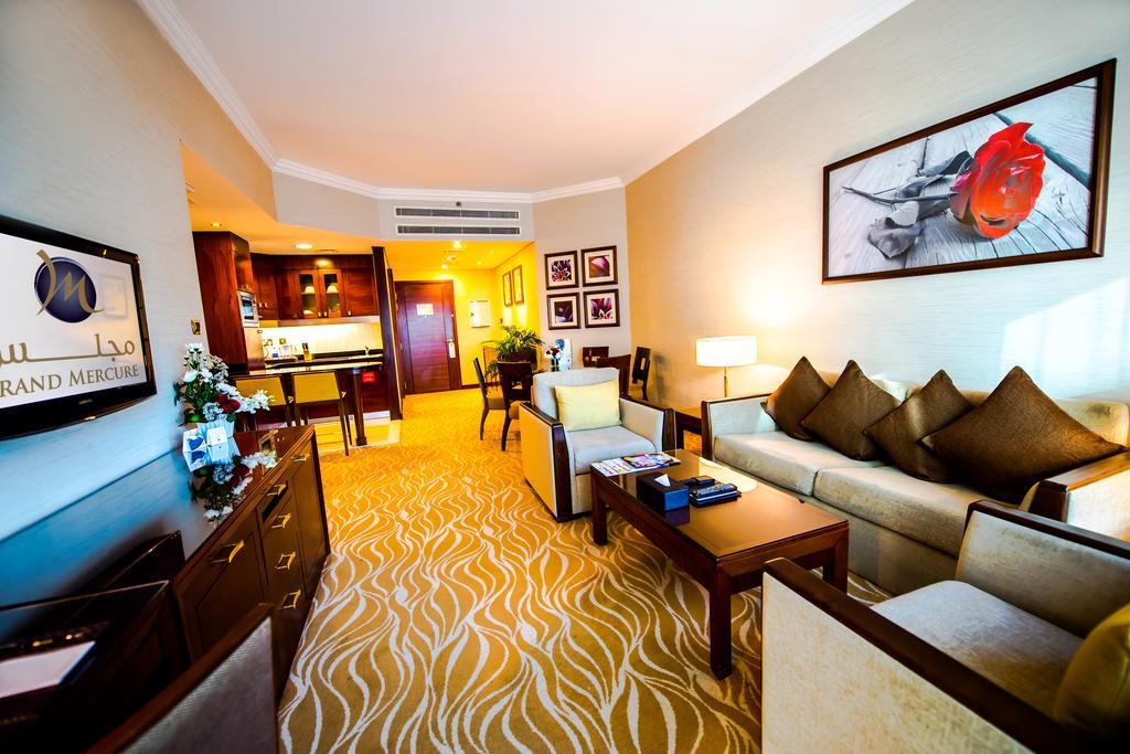Grand Mercure Majlis Residences Abu Dhabi Eksteriør bilde Suite at the hotel