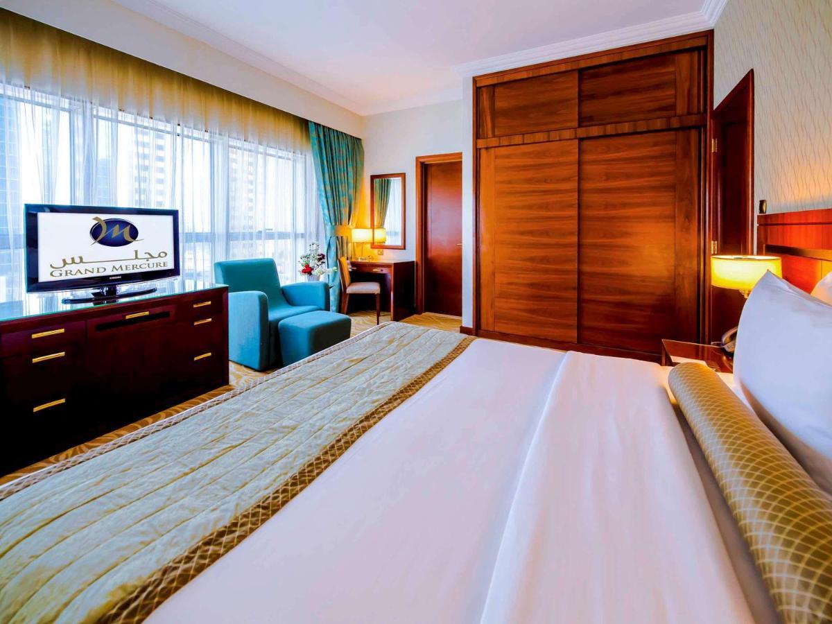 Grand Mercure Majlis Residences Abu Dhabi Eksteriør bilde A bedroom at the hotel